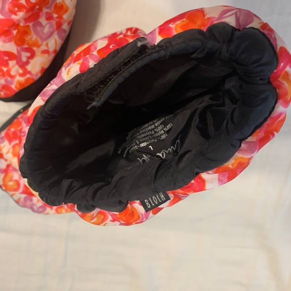 Overboots for pointe/tap shoes;Used 2X before my daughter chose soccer instead. - Picture 4 of 5